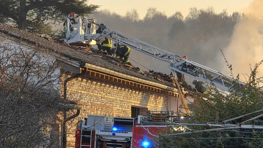 L'incendio a Ciano del Montello