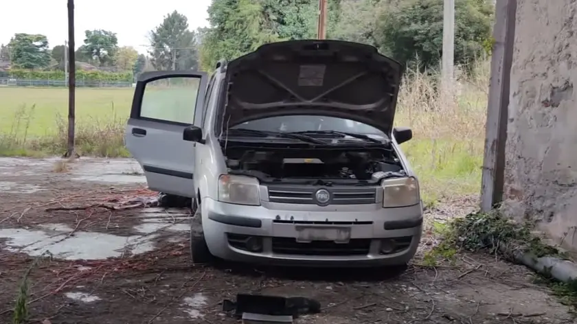 La Panda distrutta davanti all'ex Filanda tra Susegana e Ponte della Priula