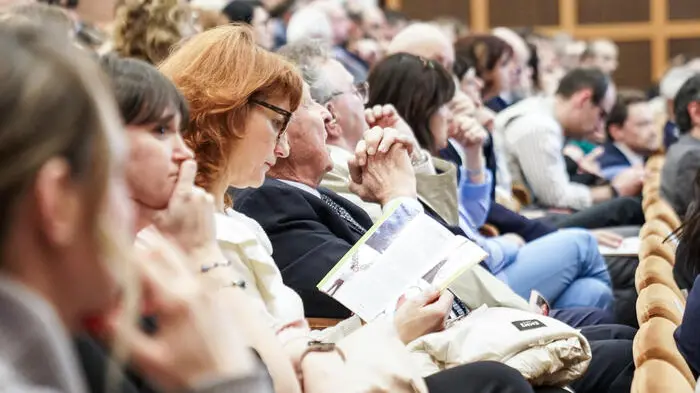 Giovani in fuga dal Veneto: i dati della Cgil