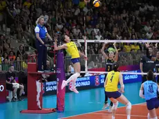 Gabi si prepara a schiacciare contro il Dentil Praia