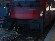 Donna investita sui binari a Padova