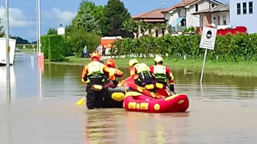 Un intervento dei vigili del fuoco nel Padovano