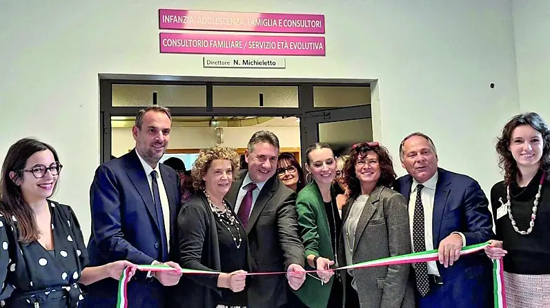 Il taglio del nastro del nuovo consultorio al Ca' Foncello