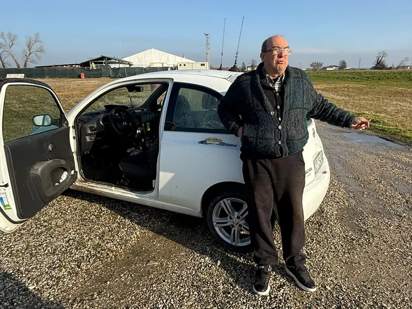 Mauro Tonello, 58 anni, costretto a vivere in auto