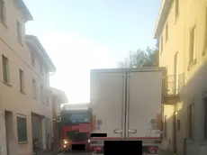 Due camion in via Roma ad Arcade