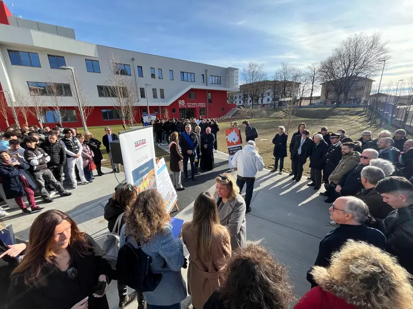 L’inaugurazione dell’istituto scolastico Città della Vittoria a Vittorio Veneto con le nuove costruzioni realizzate con fondi Pnrr