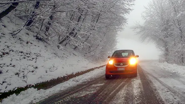 Strada per Cima Grappa innevata (Semonzo)