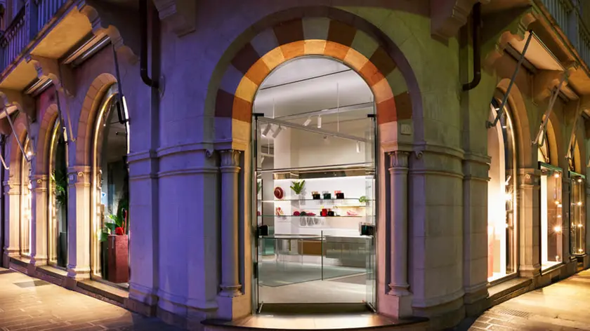 La vetrina del negozio dove è avvenuto il tentato furto