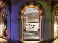 La vetrina del negozio dove è avvenuto il tentato furto