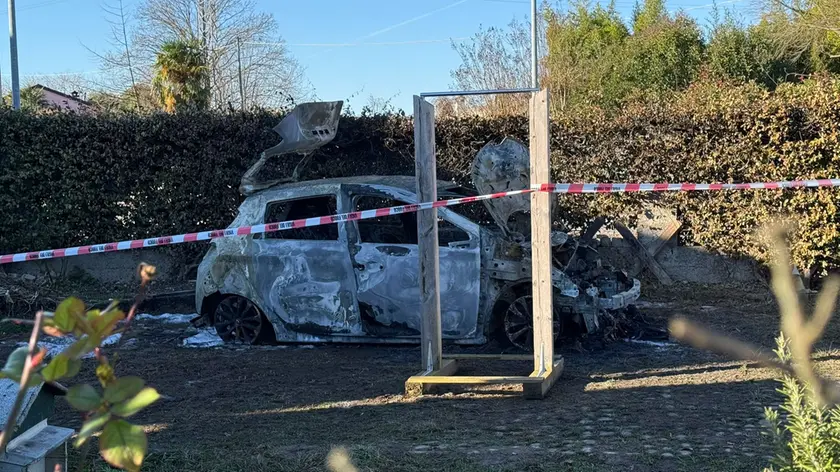 La Renault andata a fuoco