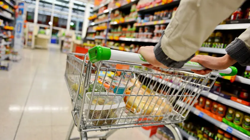 La spesa per i beni primari continua ad incidere significativamente sul bilancio delle famiglie