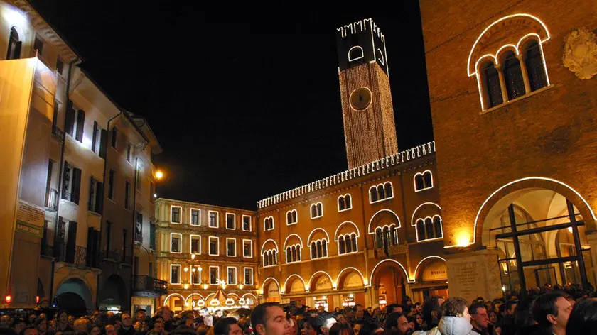 Una festa di Capodanno in piazza dei Signori a Treviso