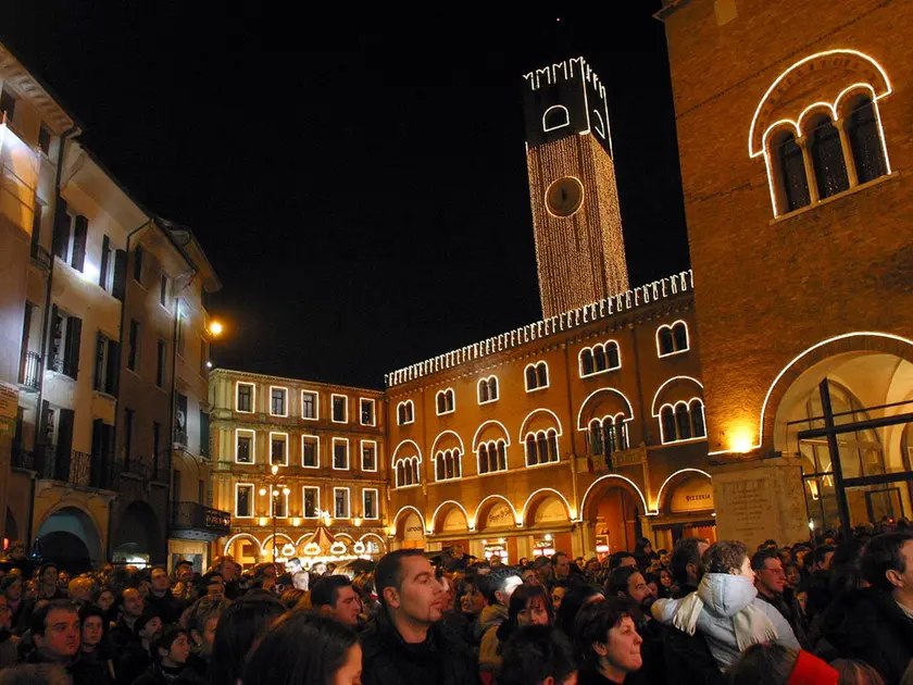 Una festa di Capodanno in piazza dei Signori a Treviso