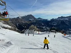 Piste imbiancate e tanti sciatori: è iniziata la stagione sulle Dolomiti bellunesi