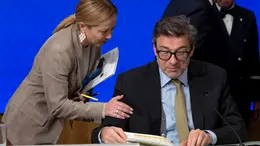Il presidente del Consiglio Giorgia Meloni, il ministro dell’Economia Giancarlo Giorgetti, durante la conferenza stampa a palazzo Chigi dopo il Cdm, Roma, 17 ottobre 2025. ANSA/MASSIMO PERCOSSI