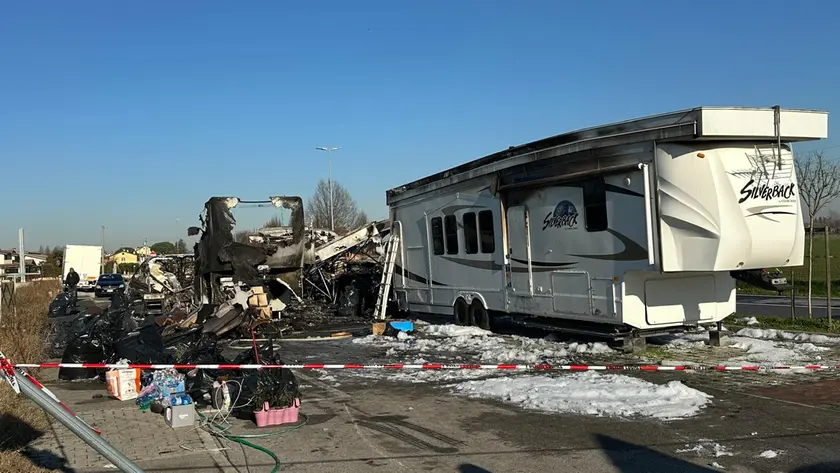 Una parte dei danni alle roulotte (foto Piran)