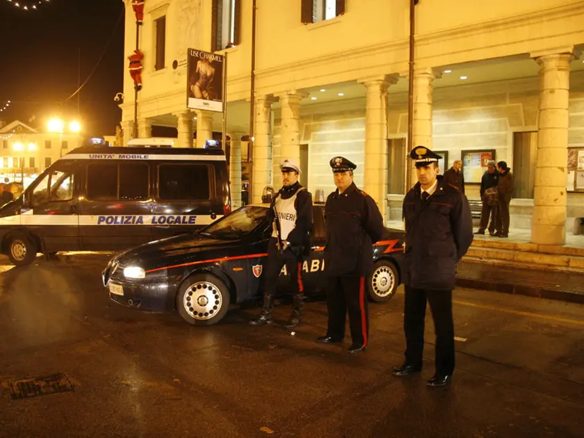 I giovanissimi rapinatori sono sttai fermati dall'arrivo dei carabinieri