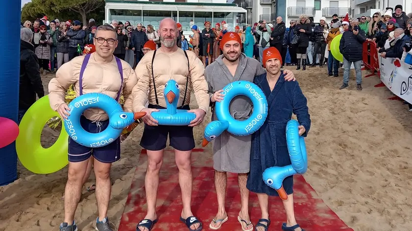 In mare a Jesolo anche sindaco e assessori