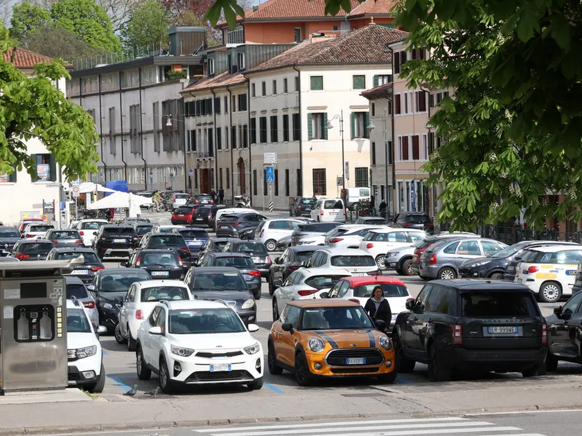 Parcheggio piazzale Burchiellati, che passa da 1 a 2 euro l'ora