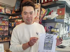 Li Yi, titolare del bar del piazzale della Stazione di Montebelluna