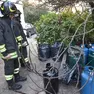 I vigili del fuoco sul luogo dove è avvenuta la fuga di gas