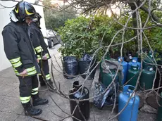 I vigili del fuoco sul luogo dove è avvenuta la fuga di gas