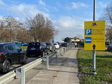 Lunga coda verso l'Outlet di Noventa per i saldi