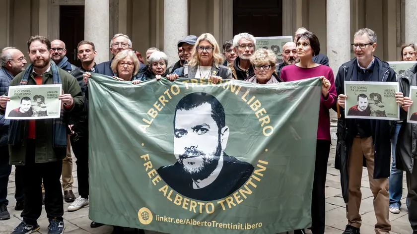 Una passata manifestazione per la liberazione di Alberto Trentini, cooperante lidense detenuto illegalmente in Venezuela