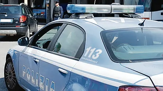 Giovane arrestato per rapina dalla polizia