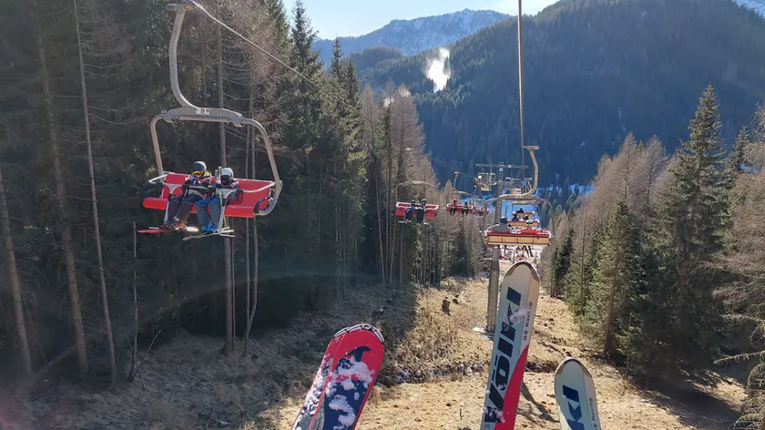 Dolomiti Superski: record di sciatori nonostante la scarsità di neve, boom in Bellunese