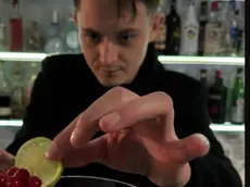 Sergiu Tarna a lavoro nel bar