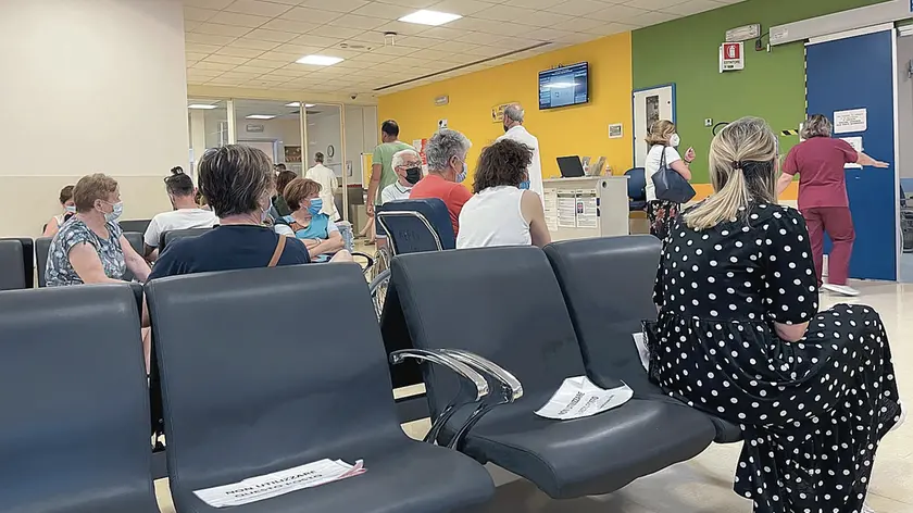 Pazienti in attesa in Pronto soccorso. In arrivo medici a partita Iva