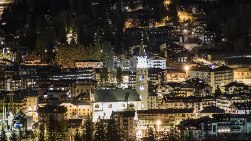 Una veduta notturna di Cortina d'Ampezzo