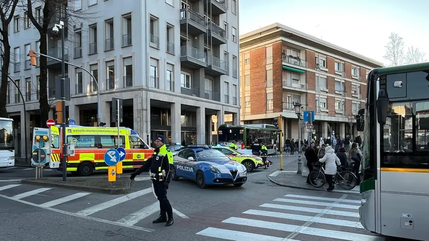 L'incrocio con il semaforo in Lungosile Mattei