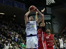 Un canestro di Leon Radosevic (Foto Film)