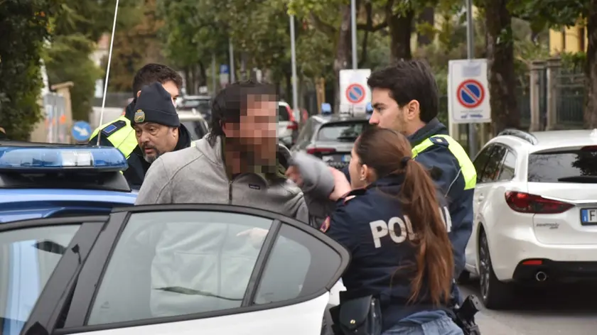 Molesta il sindaco durante la marcia della Befana: 41enne daspato dai bar di Conegliano