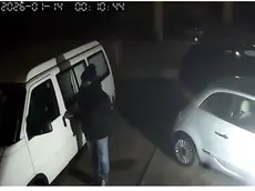 Il ladro in azione a mezzanotte e dieci minuti