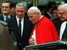 Angelo Gugel a sinistra di Papa Giovanni Paolo II