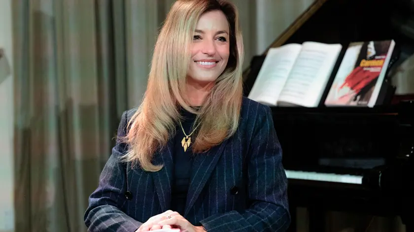 La direttrice d'orchestra Beatrice Venezi durante la conferenza stampa per la presentazione della nuova produzione della 'Carmen' di Georges Bizet, al Teatro Verdi di Pisa, 20 gennaio 2026. ANSA/ENRICO MATTIA DEL PUNTA
