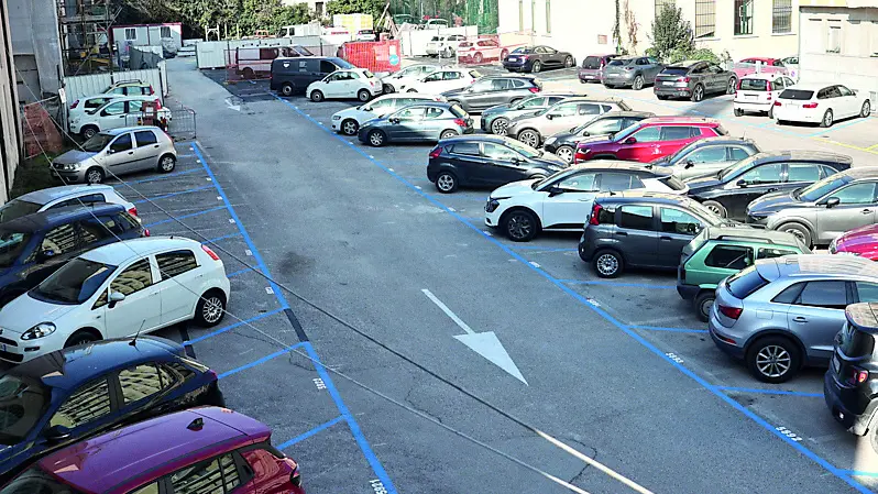 Le nuove strisce blu al parcheggio Cantarane a Treviso (fotofilm)