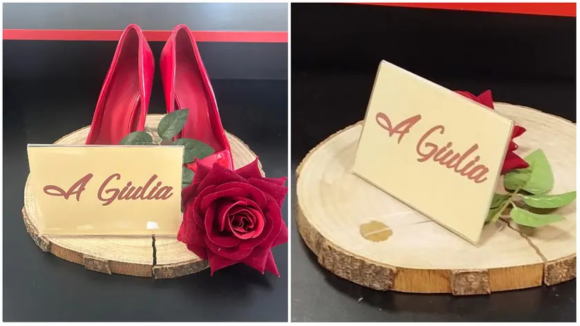 L'opera dedicata a Giulia Cecchettin prima e dopo il furto delle scarpette rosse