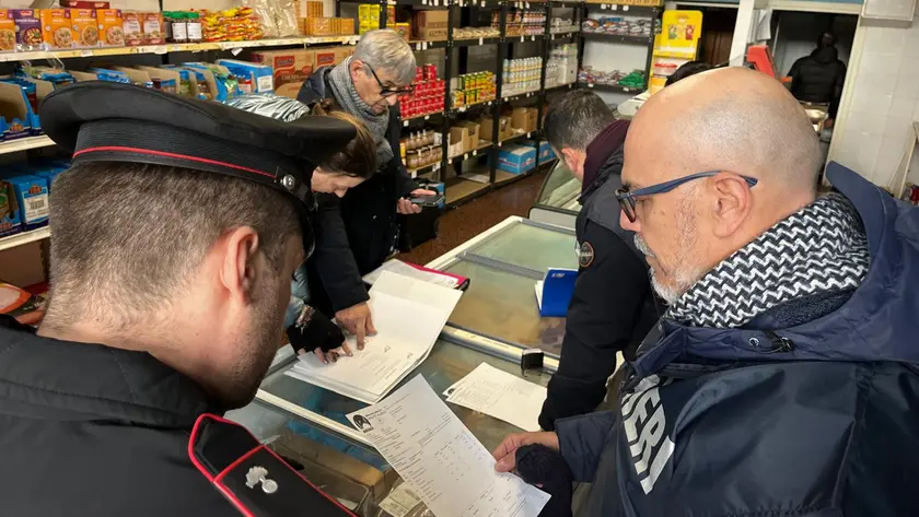 Il blitz dei carabinieri del Nas alla macelleria Halal dietro via Roma