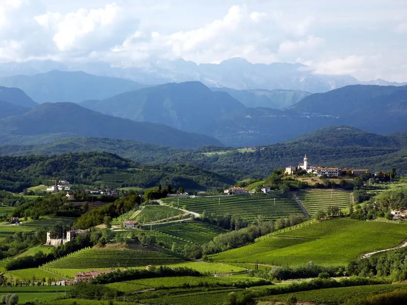 Borghi e verde, a 400 metri sul livello del mare: la pace e la bellezza di Dolegna del Collio