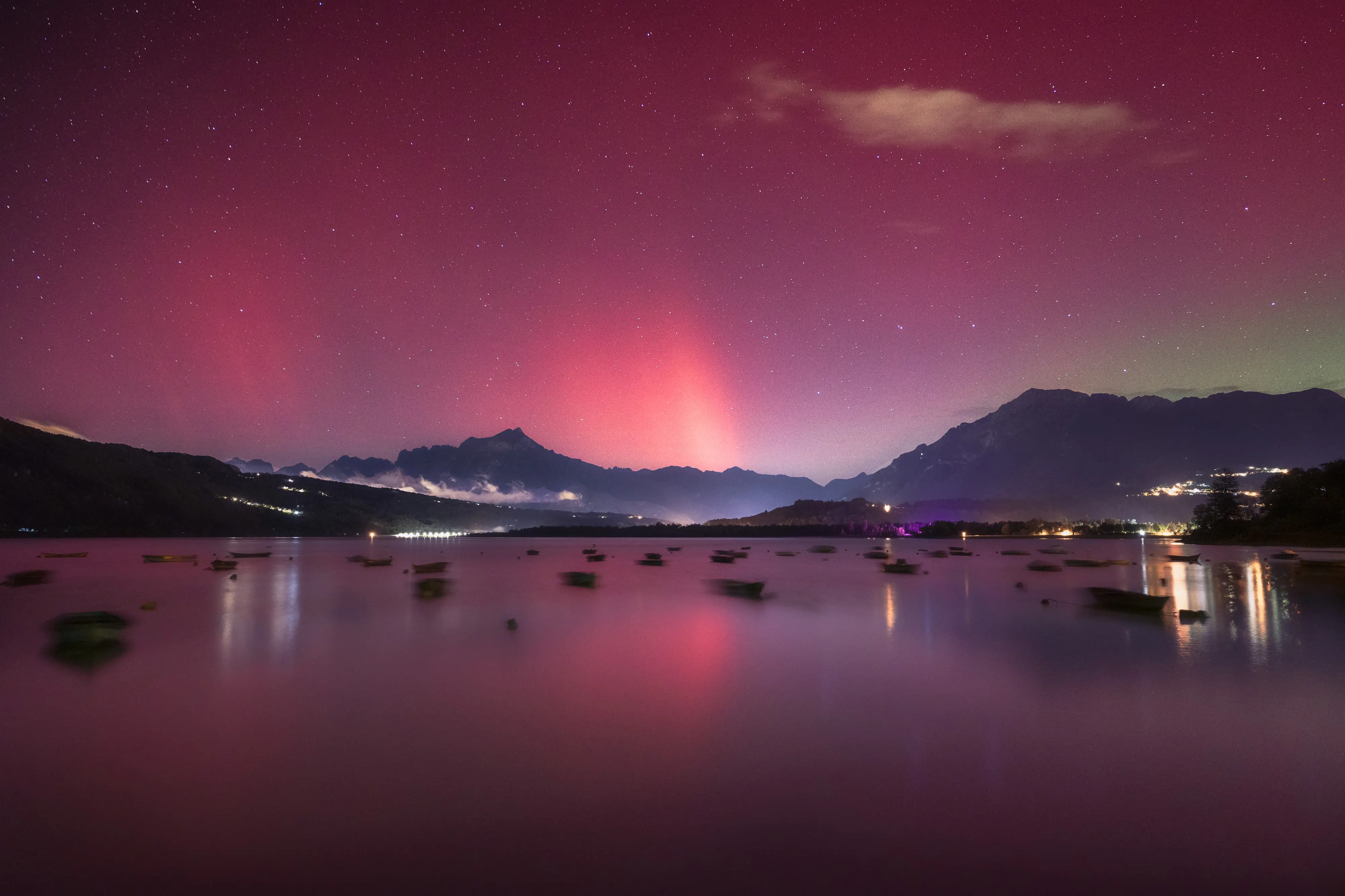 Elena Martinello, le magiche luci del nord danzano sul lago di santa croce