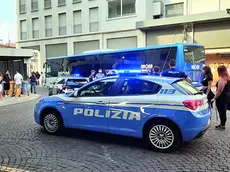 Una pattuglia della squadra volante della questura nel piazzale della stazione delle corriere ex Siamic già teatro di numerose violenze