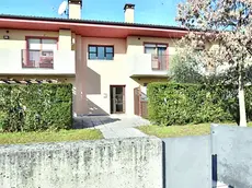 Uno dei caseggiati presi di mira dai ladri