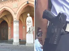 La Loggia Amulea di Prato della Valle e, a destra, una pistola di quelle in dotazione agli agenti della polizia locale