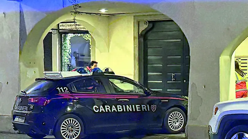 La pattuglia dei carabinieri del Norm durante l’intervento nell’abitazione della donna