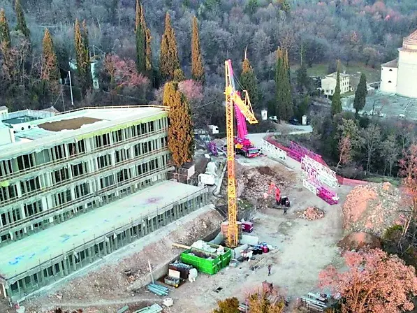 La clinica privata che sta sorgendo a poca distanza dal tempio di Canova a Possagno