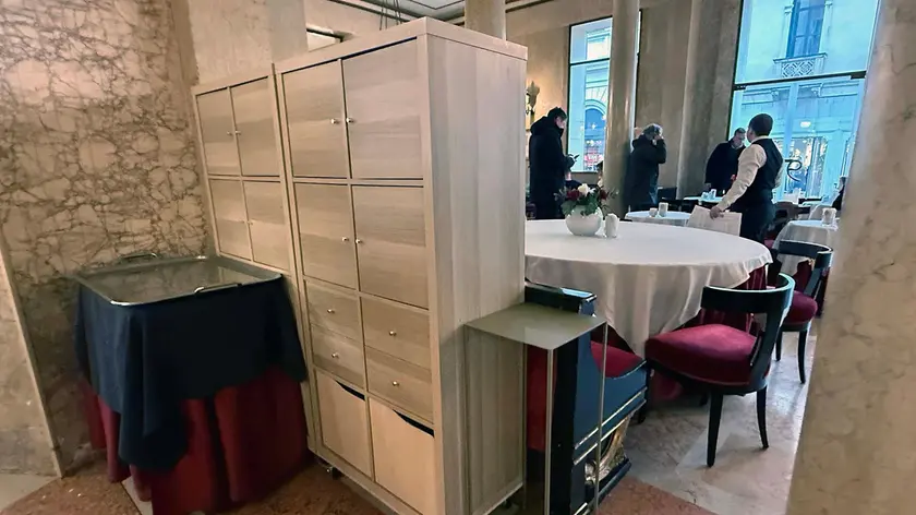 Uno dei mobili Ikea all'interno del Caffè Pedrocchi